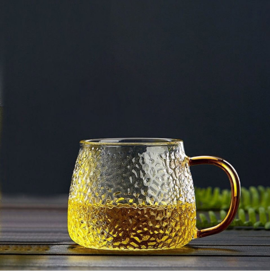 جب پیتے ہو تو ہمیں شراب کے شیشے کی ضرورت کیوں ہے؟